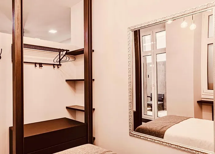 Downtown Plaza Apartment